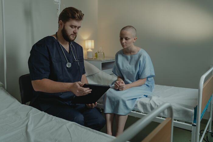 Doctor consulting a patient about weight-related health concerns in a hospital room
