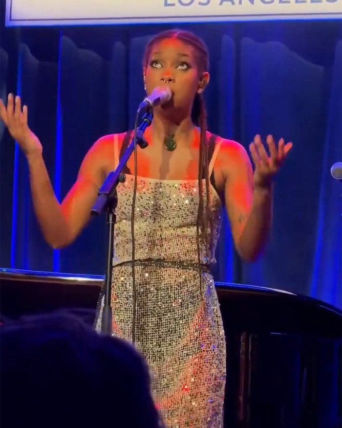 "No Idea What I Just Watched": Will Smith's Daughter Willow Roasted Over Bizarre Behavior During Live Performance "No Idea What I Just Watched": Will Smith's Daughter Willow Roasted Over Bizarre Behavior During Live Performance