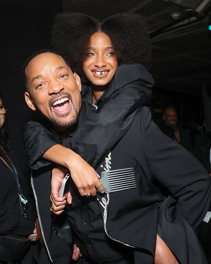 "No Idea What I Just Watched": Will Smith's Daughter Willow Roasted Over Bizarre Behavior During Live Performance "No Idea What I Just Watched": Will Smith's Daughter Willow Roasted Over Bizarre Behavior During Live Performance