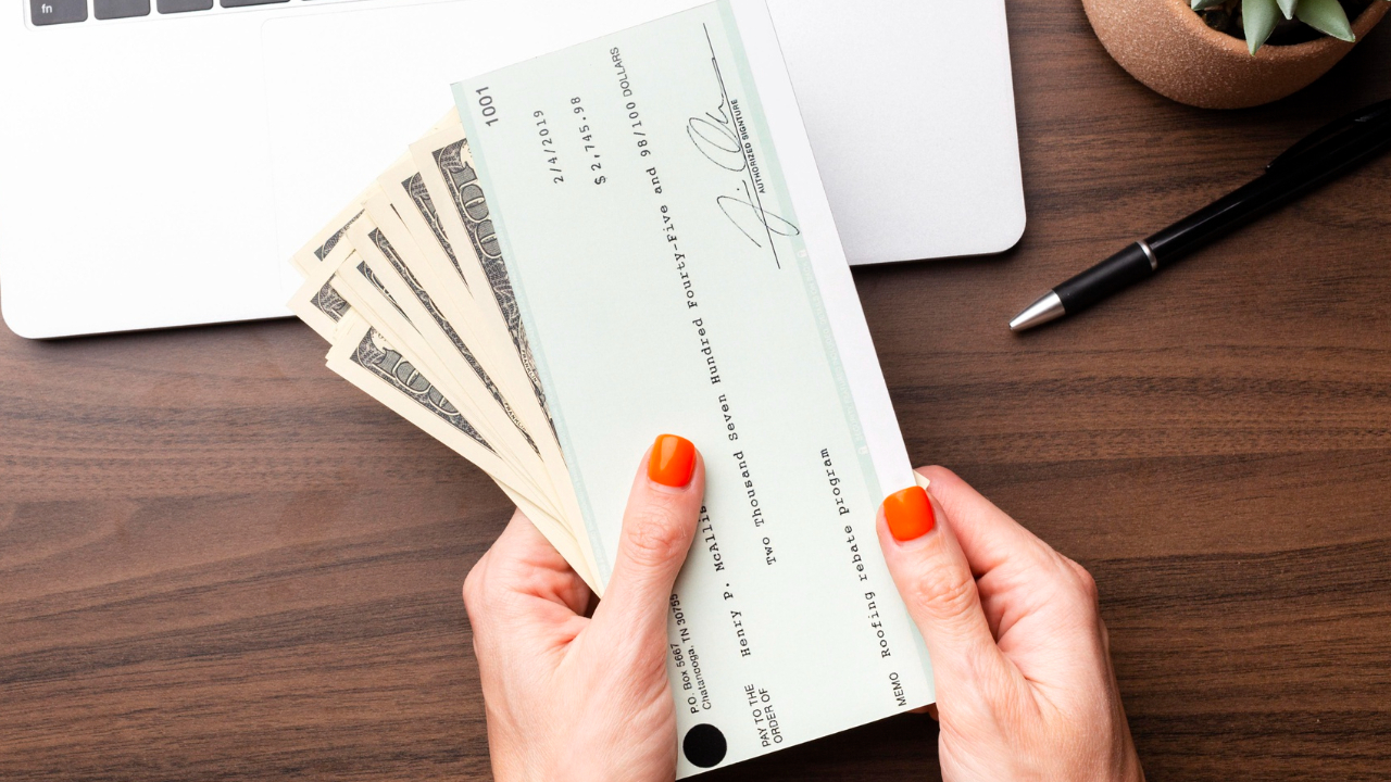Woman Remembers All The Horrible Things Her Mom Did After Finding Something Weird In Her Purse