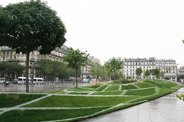 3D Grass Globe Illusion at Paris City Hall
