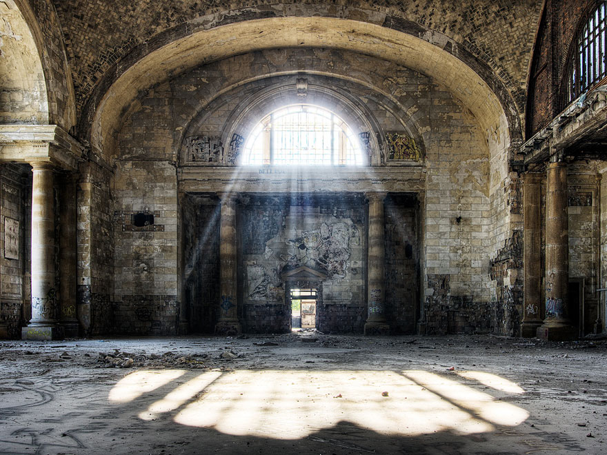 31 Haunting Images of Abandoned Places That Will Give You Goose Bumps