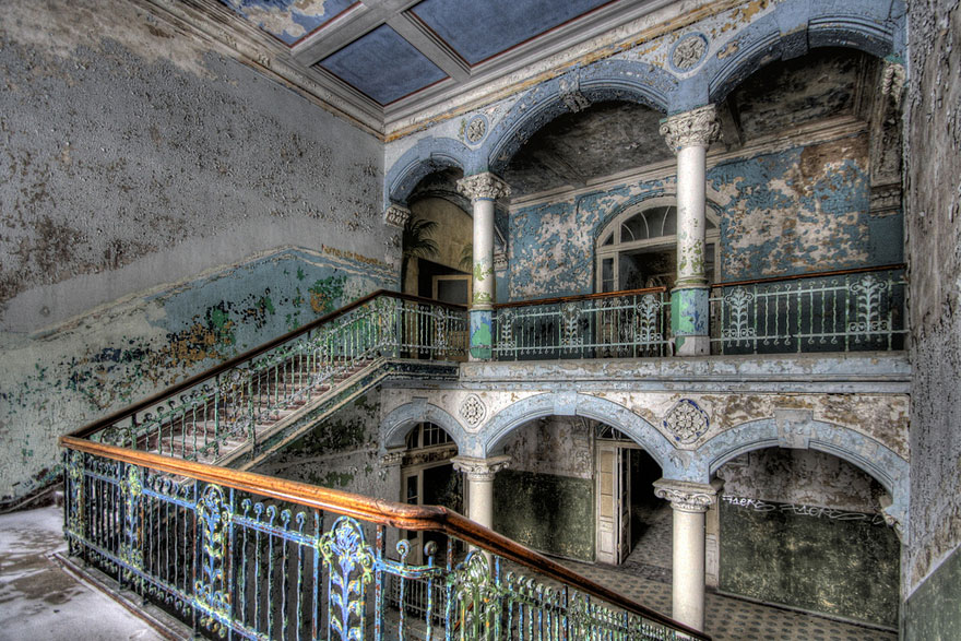 31 Haunting Images of Abandoned Places That Will Give You Goose Bumps