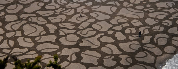 Stunning Sand Drawings by Andres Amador