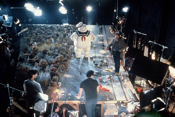 30 Awesome Behind The Scenes Shots From Famous Movies