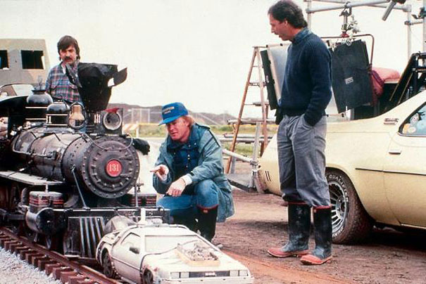 30 Awesome Behind The Scenes Shots From Famous Movies