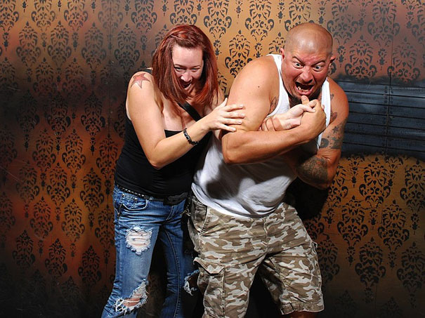 Hilariously Terrified People from a Haunted House 
