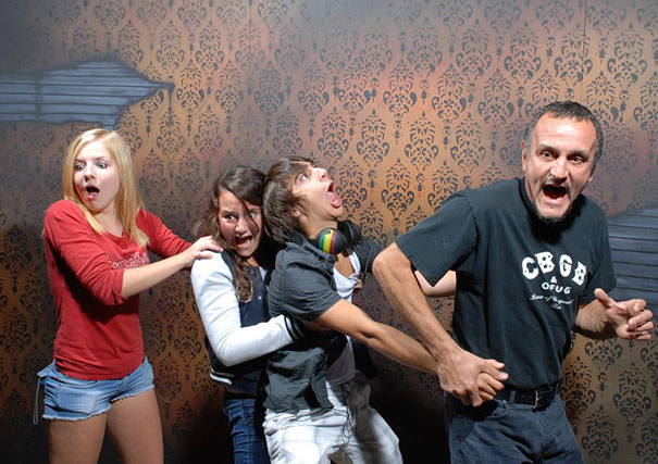 Hilariously Terrified People from a Haunted House | Bored Panda