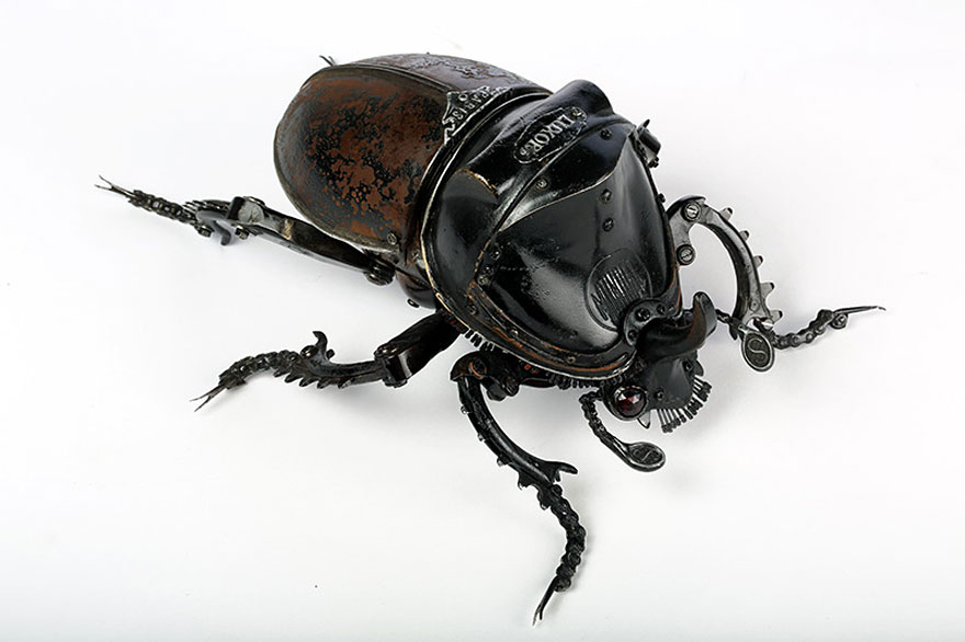 Artist Creates Amazing Insect Sculptures Using Nothing But Old Car Parts and Scrap Metal