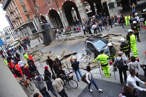 Submarine Crashes Through Streets Of Milan In Creative Publicity Stunt | Bored Panda