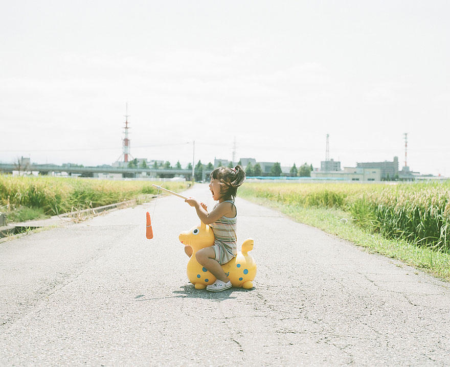 Japanese Photographer Takes Cutest Pictures of His 4-year-old Daughter