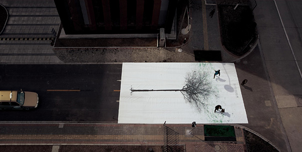 Pedestrian Crossing in China Turns Pedestrian Footsteps Into Leaves
