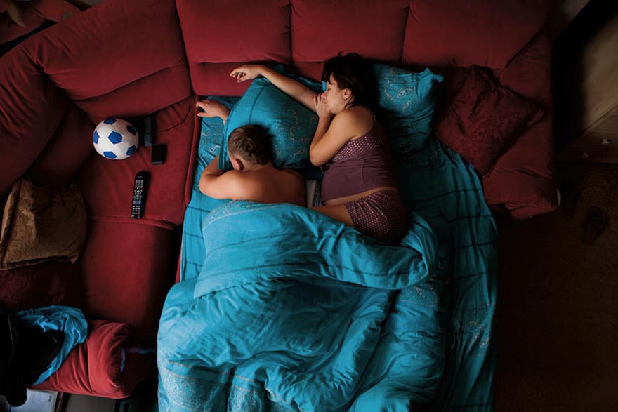 Intimate Portraits of Sleeping Pregnant Couples by Russian Photographer Jana Romanova