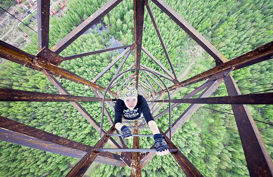 Heart-stopping Photos of Russian Daredevils Taken Without Any Safety Equipment