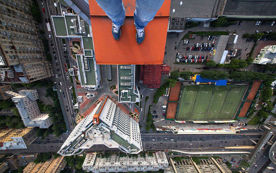 Heart-stopping Photos of Russian Daredevils Taken Without Any Safety Equipment