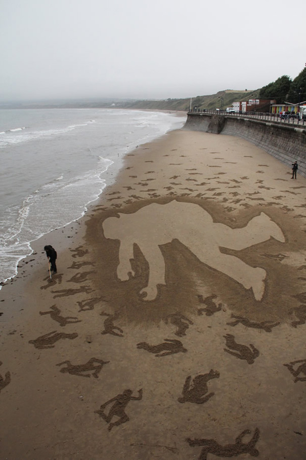 9,000 Fallen Soldier Sand Drawings Commemorate Those Who Died On D-Day Beach 
