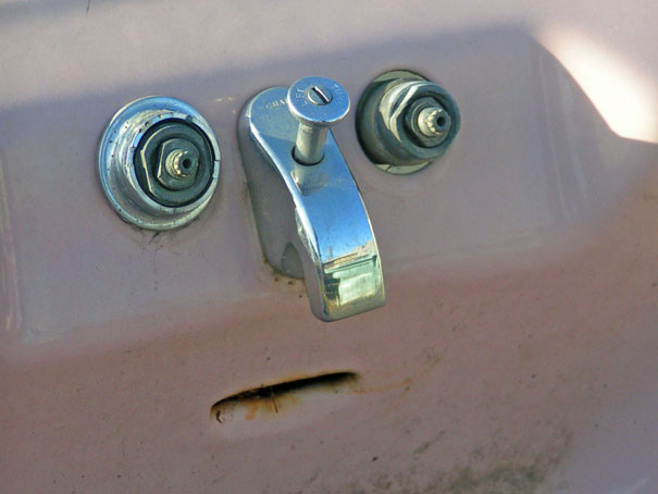 26 Faces in Everyday Objects