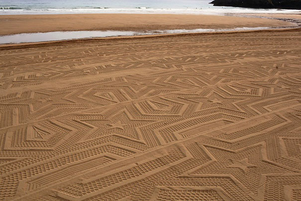 Tractor Creates Amazing Sand Art on the Beach