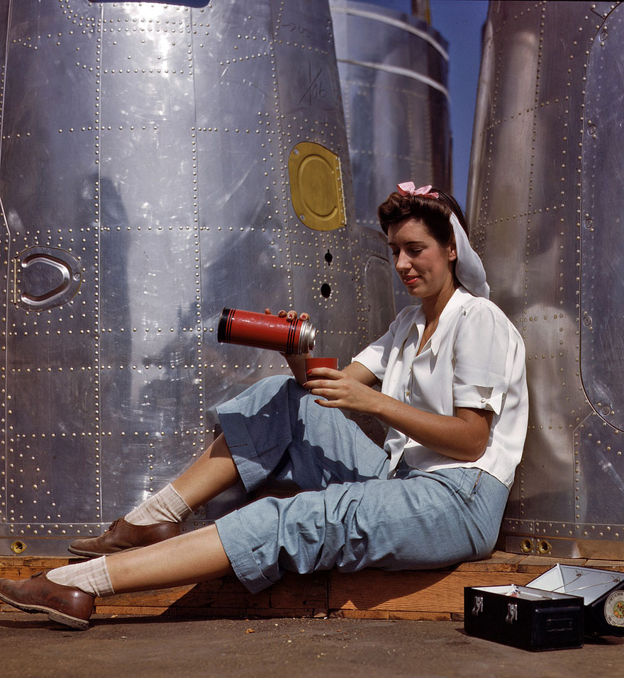 Rare Color Photographs of Women at Work During WW2